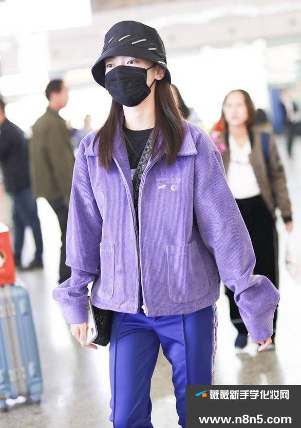 紫色外套搭什么颜色的裤子